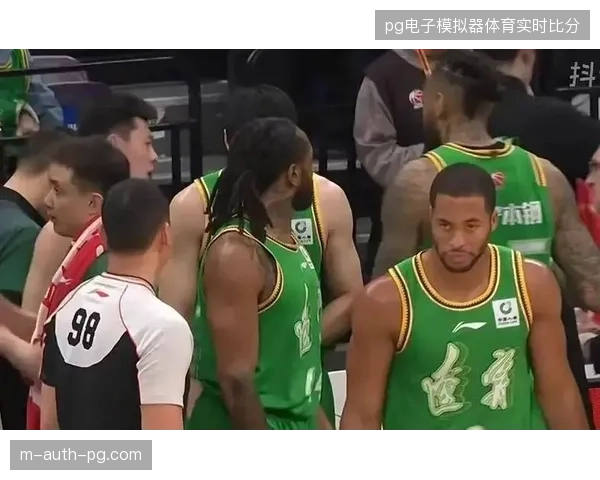 辽宁队传统优势阵容面临小球时代冲击，赵继伟单核带队在攻防转换中速率劣势明显
